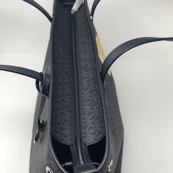 Nwt Michael Kors LG drawstring tote - Picture 5 of 7